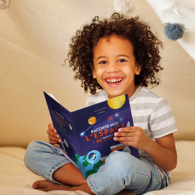 "Raconte-moi l'espace" book and free sticker sheet